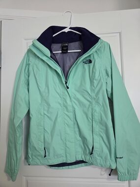 The North Face Women's Mint Green Hyvent Jacket